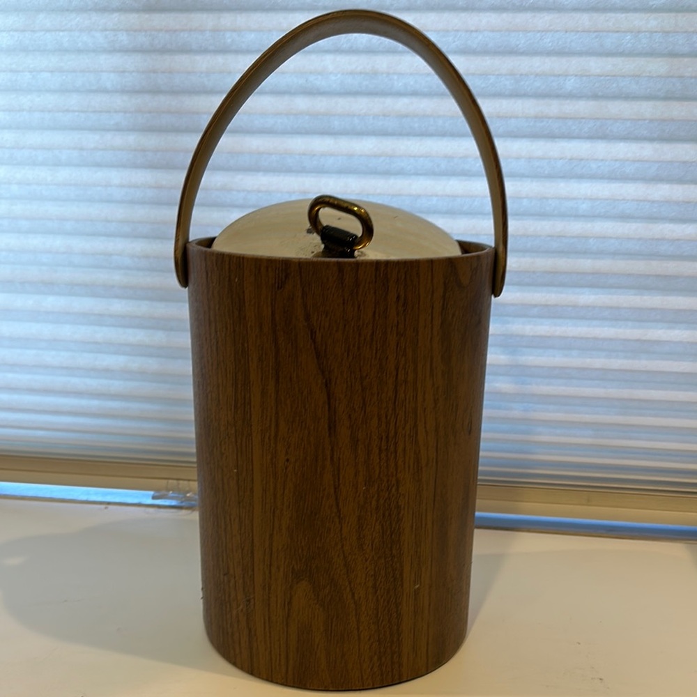 Vintage Elmar MFG Mid-Century Faux Wood Ice Bucket w/ Handle Bar Cart Ice Bucket
